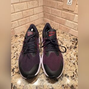 Nike Zoom Winflo 8 "Bred" Running Shoe  Men 10/Women 11.5